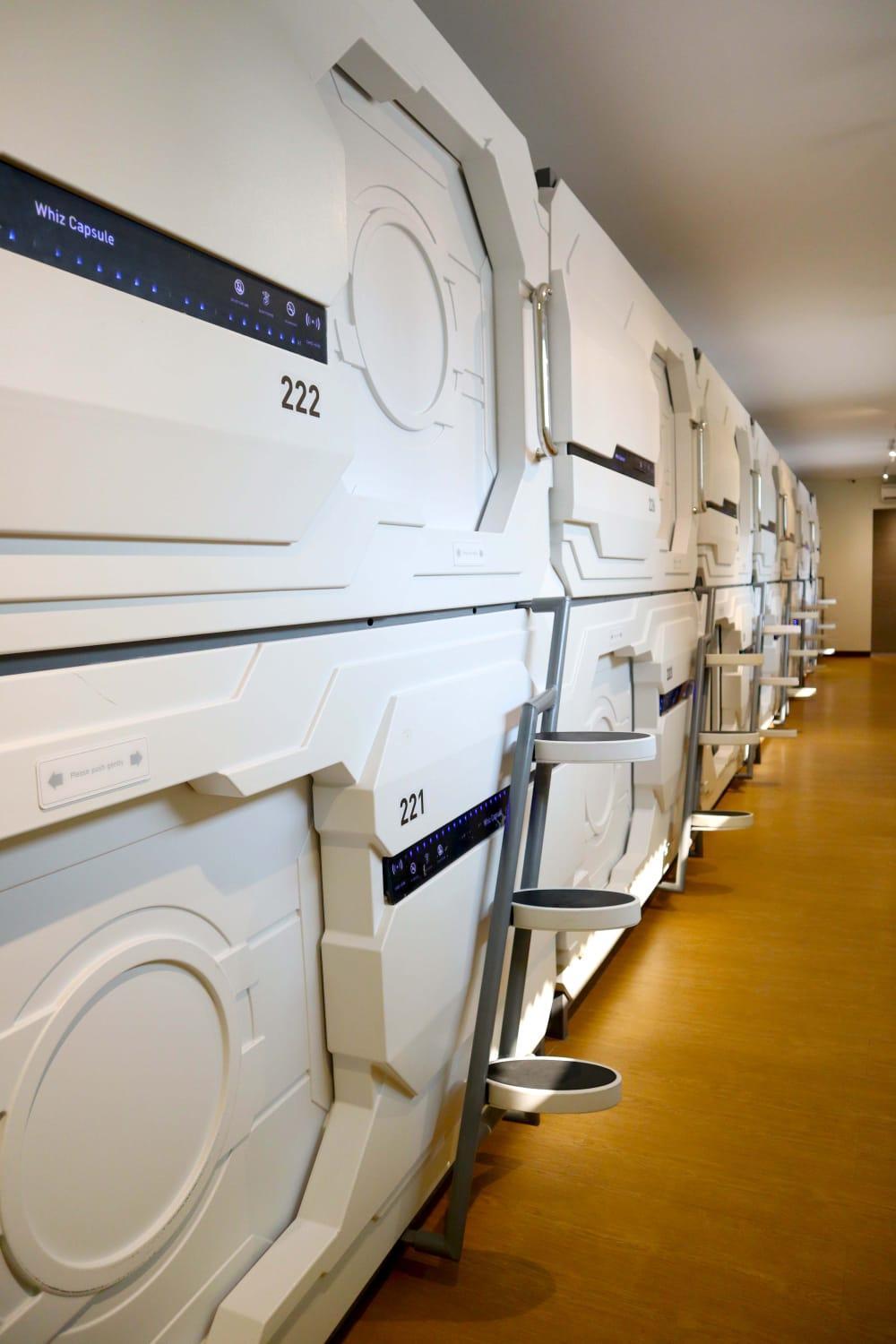 Whiz Capsule Hotel Thamrin Yakarta Exterior foto